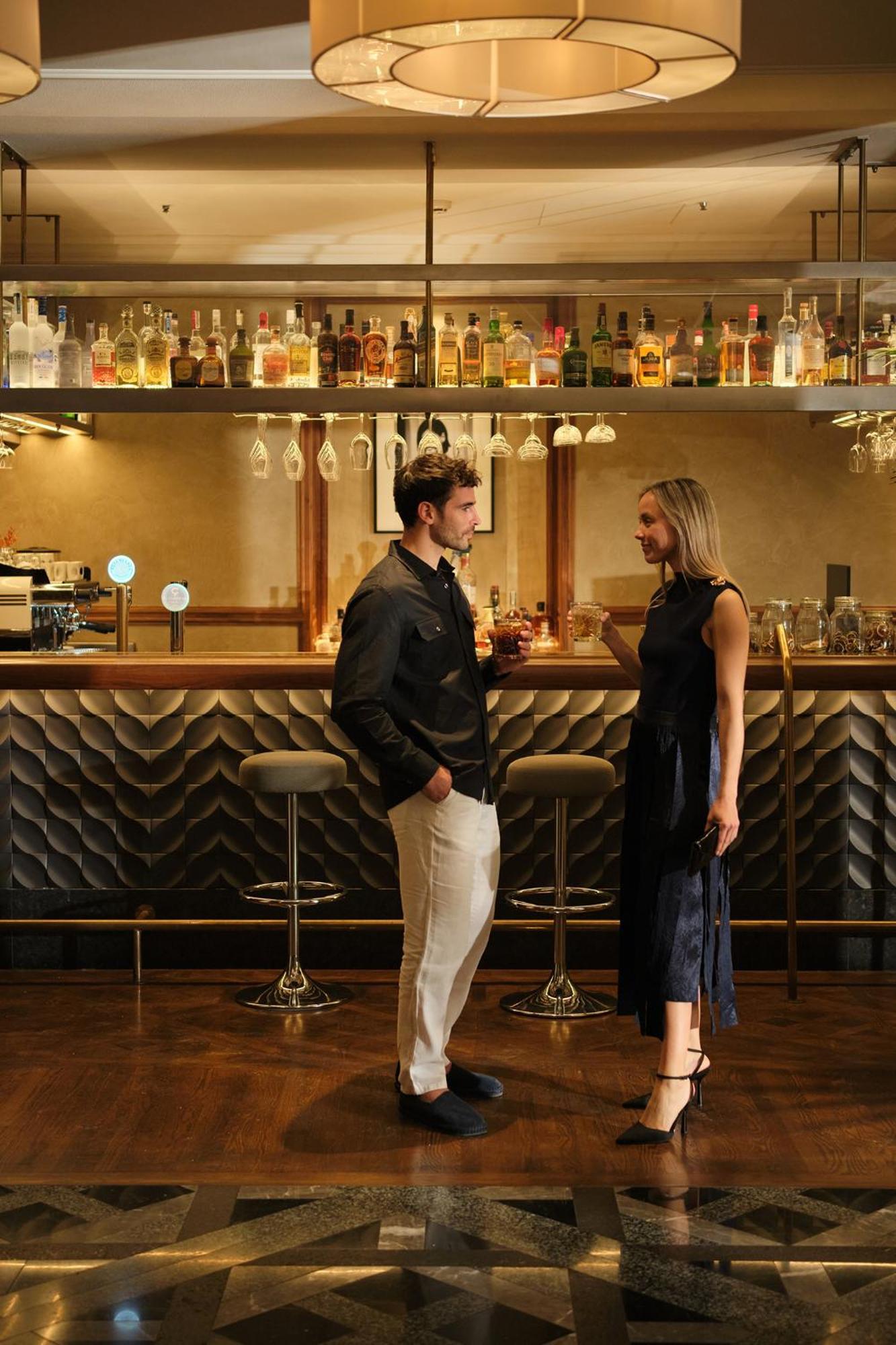 El Llorenc Parc De La Mar - Adults Only Palma de Mallorca Exterior photo The bar at the London Edition